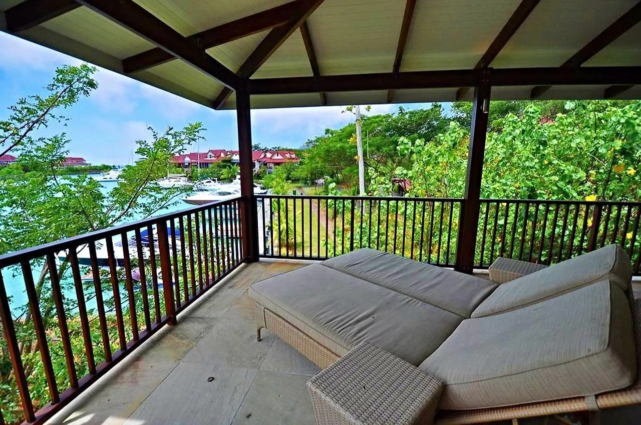 Apartment Eden Island, Beach Front, Luxury, 3 Bed Ensuite, Wifi