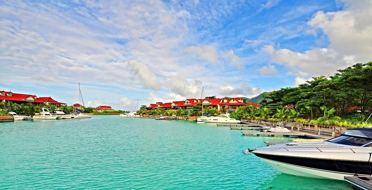 Eden Island, Beach Front, Luxury, 3 Bed Ensuite, Wifi contacts